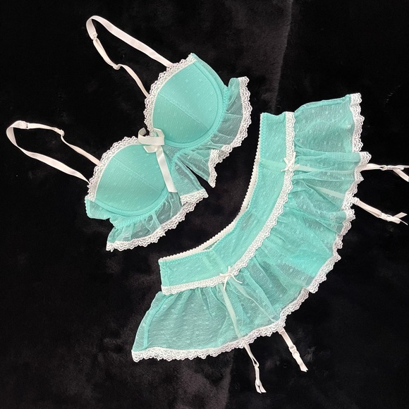 36B /M Vs Victoria’s Secret Sexy little things Mint Ruffles bra/Garter Skirt set - Picture 1 of 15